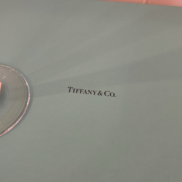 Tiffany and Co Trumpet ONE FLUTE ( quantity 1)
AS IS NO RETURNS - good condition - Picture 4 of 4